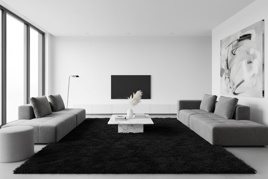 tapete shaggy color negro en departamento moderno con matices gris y blanco