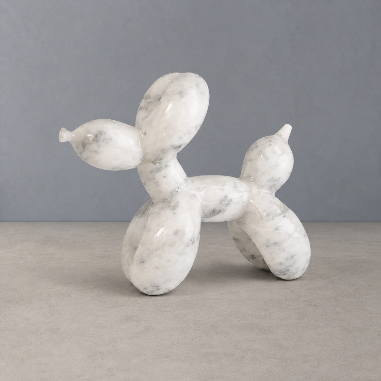 Escultura de perro globo en Mármol